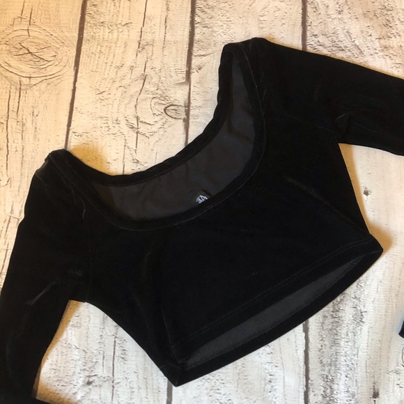 Black velvet crop top - Picture 8 of 10